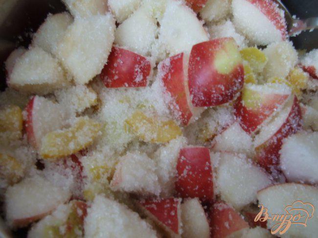 Фото приготовление рецепта: Варенье из айвы японской и яблок шаг №3