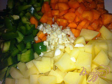 Фото приготовление рецепта: Овощной суп с фрикадельками и рисом шаг №4