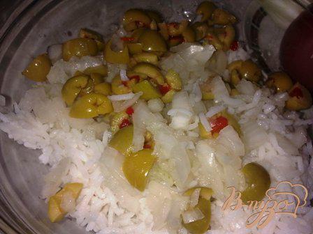 Фото приготовление рецепта: Салат с кукурузой, крабовыми палочками  и рисом шаг №1