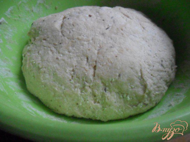 Фото приготовление рецепта: Хлеб с рикоттой и пряными травами шаг №4