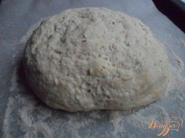 Фото приготовление рецепта: Хлеб с рикоттой и пряными травами шаг №5