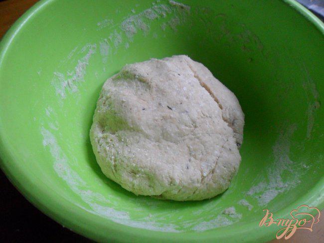 Фото приготовление рецепта: Хлеб с рикоттой и пряными травами шаг №3
