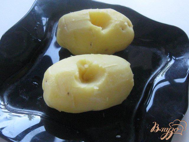 Фото приготовление рецепта: Закуска из картофеля и семги  «Маленькая принцесса» шаг №2