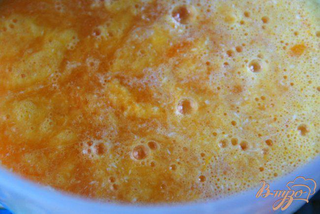 Фото приготовление рецепта: Итальянский апельсиновый кекс - чамбеллоне (Ciambellone) шаг №4