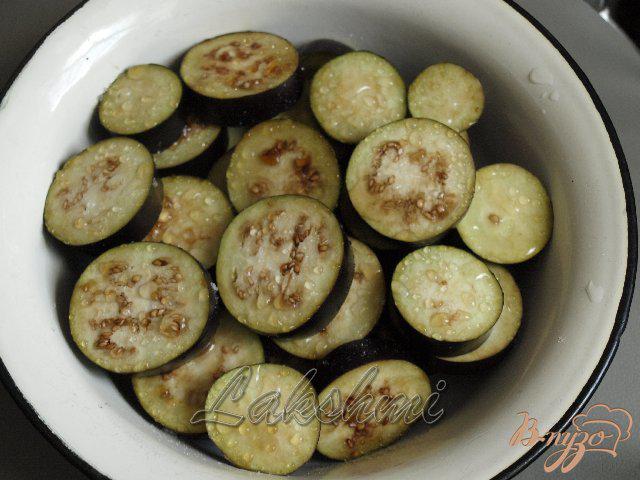 Фото приготовление рецепта: Запечённые баклажаны под томатно-коричным соусом шаг №1