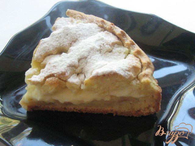 Фото приготовление рецепта: Пирог с яблоками и заварным кремом «Нежность» шаг №8