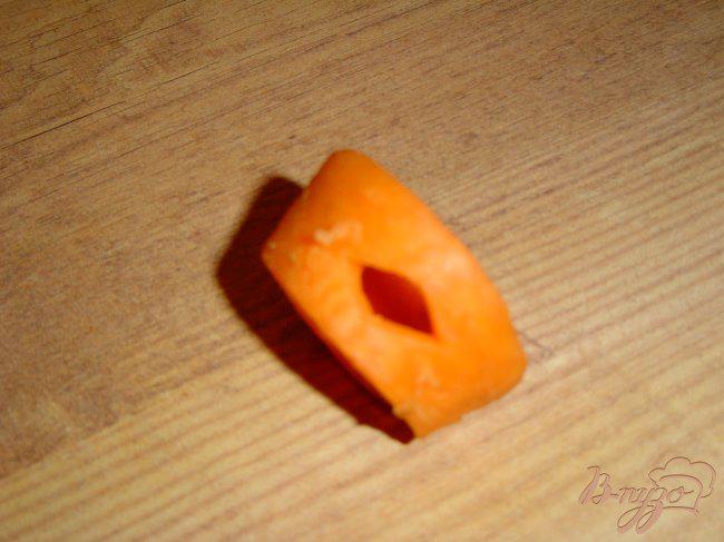 Фото приготовление рецепта: Кольца для салфеток из моркови шаг №3