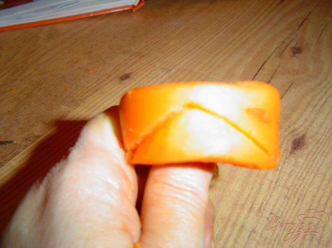 Фото приготовление рецепта: Кольца для салфеток из моркови - 2 шаг №5