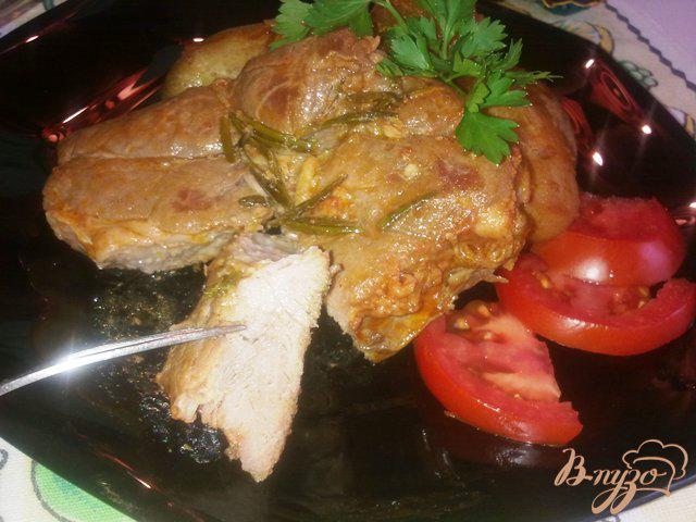 Фото приготовление рецепта: Мясо запеченное с розмарином и овощами шаг №5