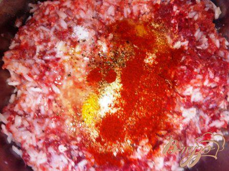 Фото приготовление рецепта: Тефтели с томатным соусом шаг №1