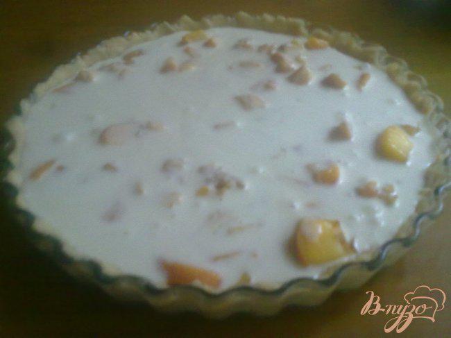 Фото приготовление рецепта: Сливочный персиковый тарт шаг №7
