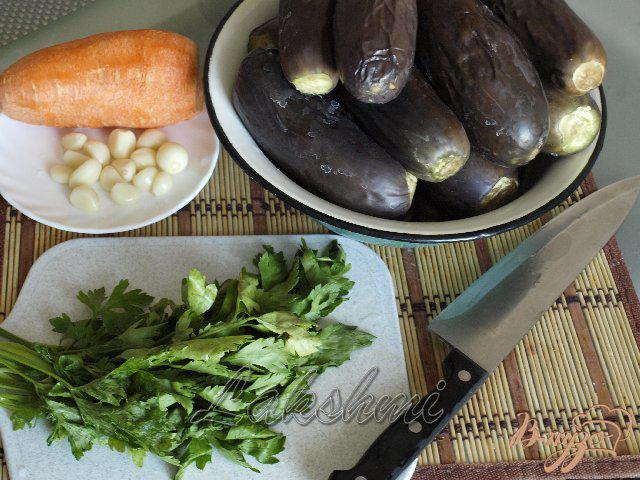 Фото приготовление рецепта: Квашенные баклажаны с чесноком и морковью шаг №1