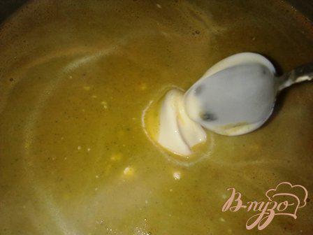 Фото приготовление рецепта: Суп-пюре из брокколи и сыра шаг №7