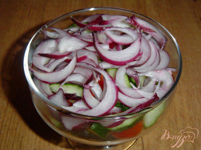 Фото приготовление рецепта: Овощной салат с брынзой и орехами шаг №5