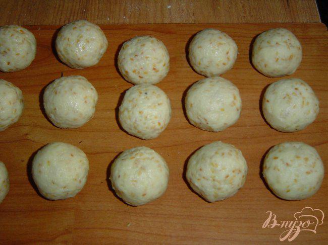 Фото приготовление рецепта: Сладкие картофельно-кунжутные шарики шаг №4