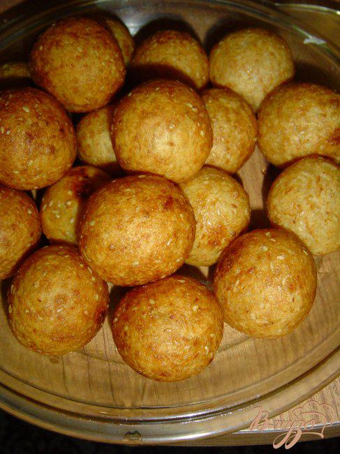 Фото приготовление рецепта: Сладкие картофельно-кунжутные шарики шаг №5
