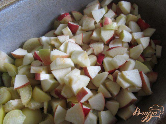 Фото приготовление рецепта: Варенье из физалиса и яблок шаг №4