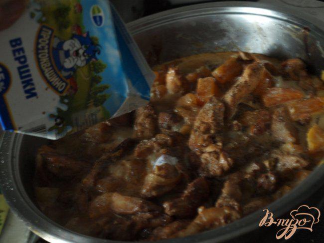 Фото приготовление рецепта: Куриное филе с хурмой шаг №3