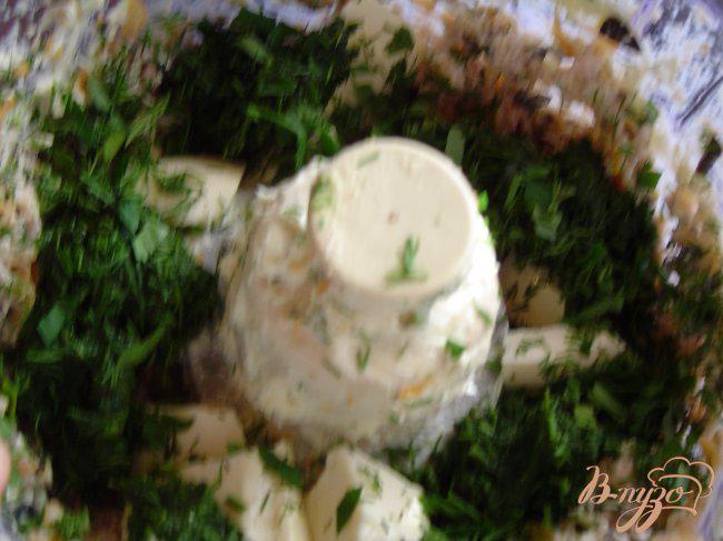 Фото приготовление рецепта: Слоеные корзиночки с креветками и шпинатом шаг №9