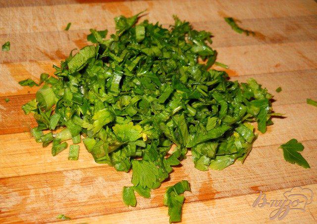 Фото приготовление рецепта: Салат из редьки с морковью и сыром шаг №4
