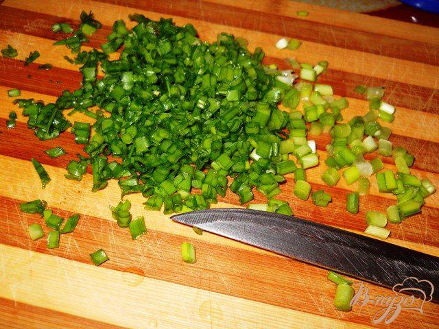 Фото приготовление рецепта: Салат из пекинской капусты с зеленой фасолью и кукурузой шаг №4