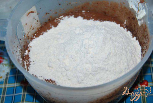 Фото приготовление рецепта: Торт «Чернослив в шоколаде» шаг №4