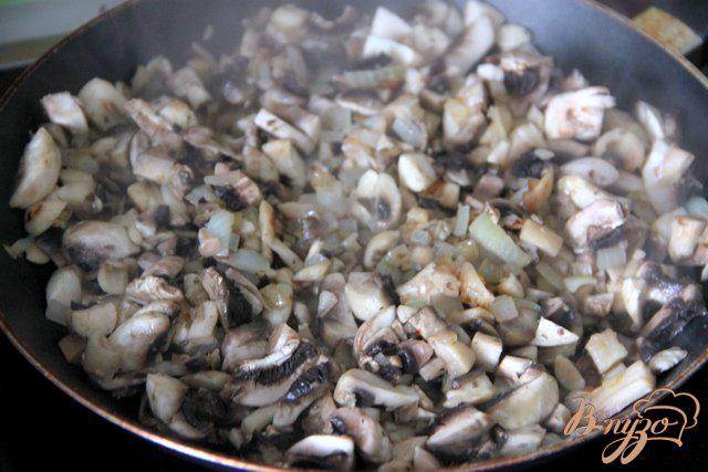 Фото приготовление рецепта: Рисовая запеканка с грибами по-европейски шаг №3