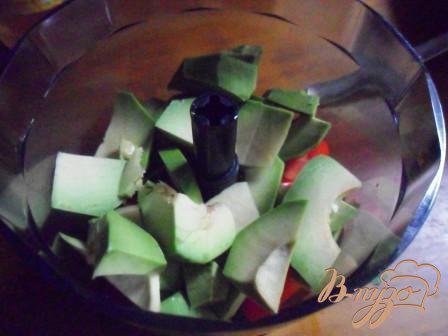 Фото приготовление рецепта: Оладьи с пастой из авокадо и креветками шаг №5