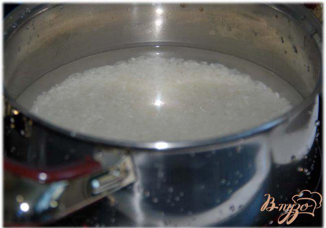 Фото приготовление рецепта: Гнёзда из фарша с рисом и грибами шаг №1