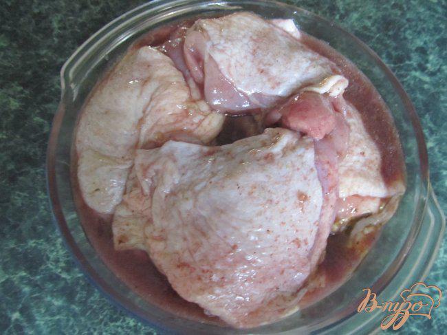 Фото приготовление рецепта: Куриные бедрышки в рукаве для запекания шаг №2