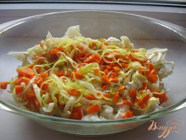 Фото приготовление рецепта: Запеканка из семги с овощами «Именинная» шаг №4