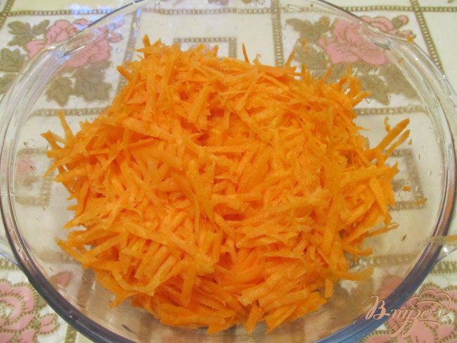 Фото приготовление рецепта: Морковь с черносливом шаг №1