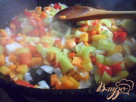 Фото приготовление рецепта: Сырные шарики. Быстрый болгарский суп. шаг №7