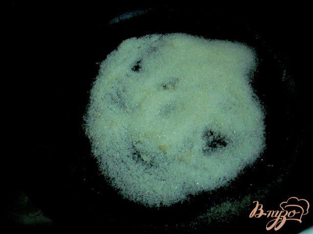 Фото приготовление рецепта: Пирог с ломтиками персика шаг №6
