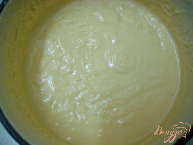 Фото приготовление рецепта: Пирог с ломтиками персика шаг №4