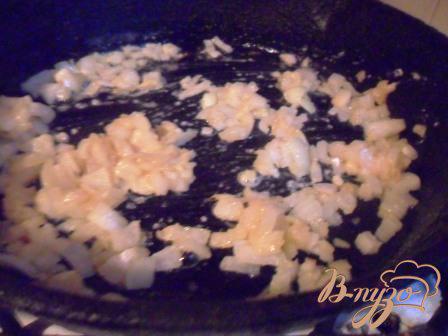 Фото приготовление рецепта: Запеканка из макарон с индейкой в сырном соусе. шаг №2