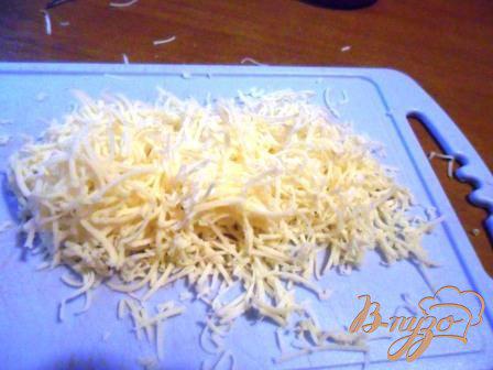 Фото приготовление рецепта: Запеканка из макарон с индейкой в сырном соусе. шаг №4