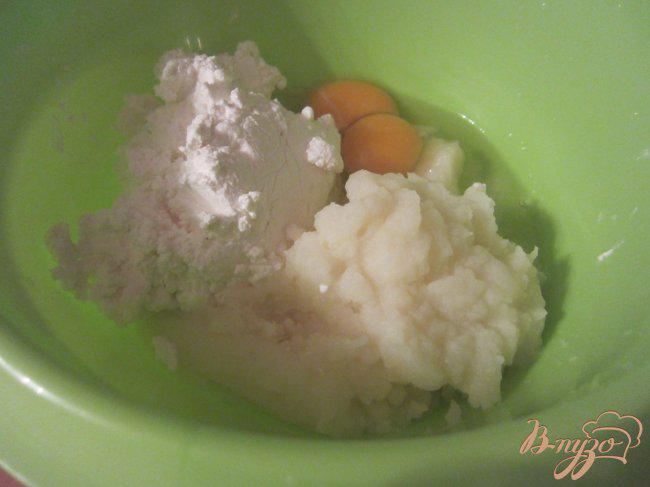 Фото приготовление рецепта: Творожно-картофельные оладушки шаг №1