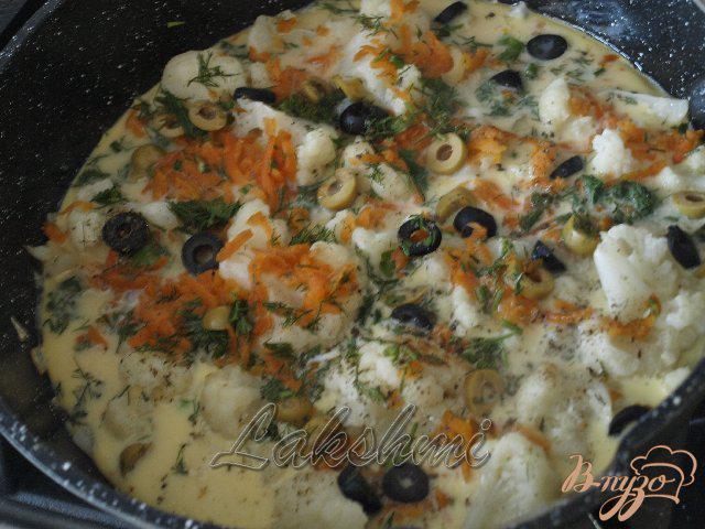 Фото приготовление рецепта: Омлет  с цветной капустой по-средиземноморски шаг №4