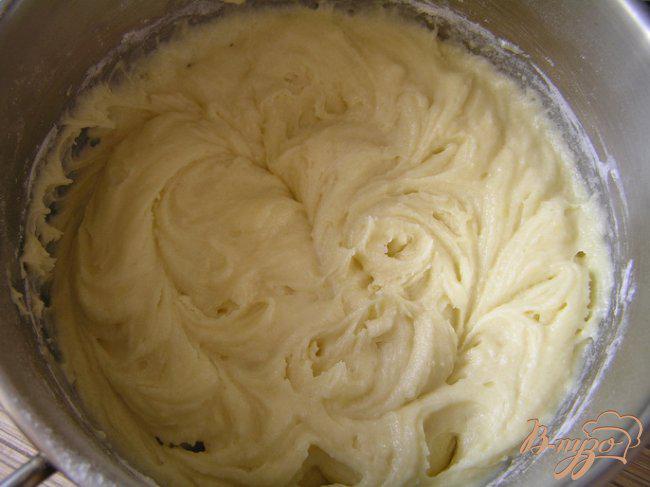 Фото приготовление рецепта: Воздушный пирог с яблоками шаг №4