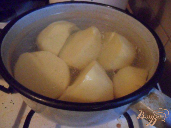 Фото приготовление рецепта: Картофельные котлеты с сельдью шаг №1