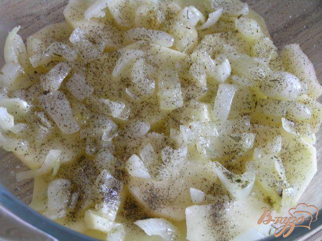 Фото приготовление рецепта: Картофельный гратен с прованскими травами шаг №4