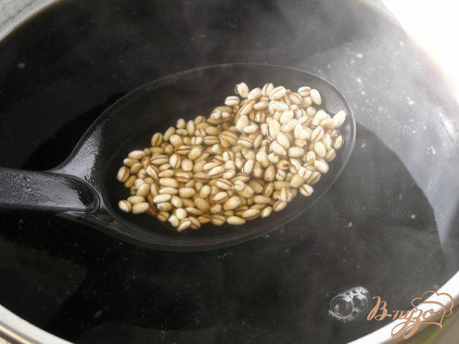 Фото приготовление рецепта: Грибной суп с перловой крупой шаг №2