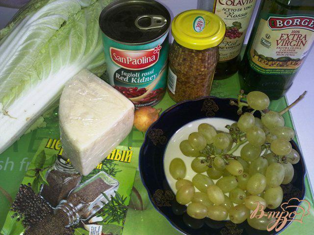 Фото приготовление рецепта: Салат из красной фасоли и винограда шаг №1