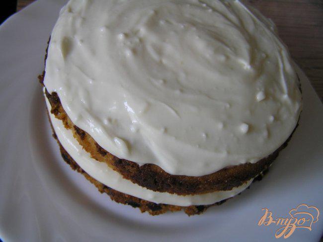Фото приготовление рецепта: Торт со смородиной и орехами шаг №9