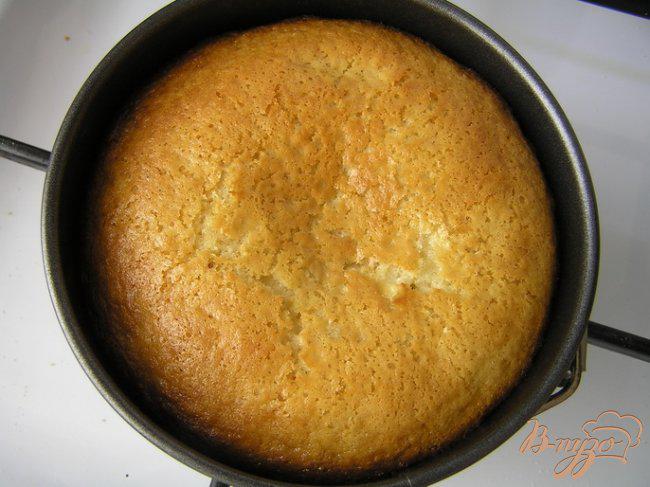 Фото приготовление рецепта: Торт со смородиной и орехами шаг №6