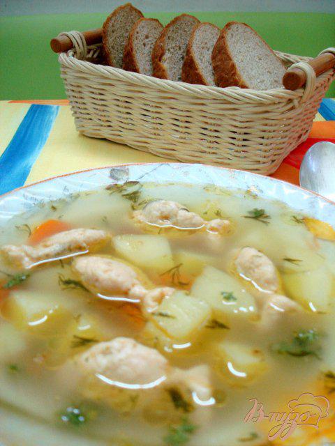 Фото приготовление рецепта: Суп с рыбными фрикадельками  (бюджетный) шаг №6