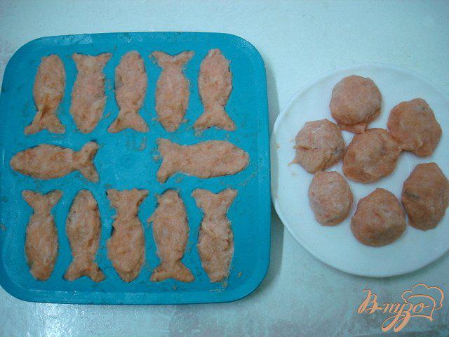Фото приготовление рецепта: Суп с рыбными фрикадельками  (бюджетный) шаг №3