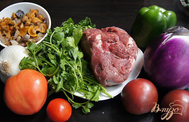 Фото приготовление рецепта: Запеченное мясо с овощами и грибами шаг №1