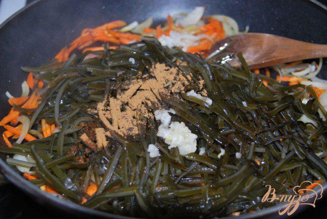 Фото приготовление рецепта: Морская капуста по-корейски шаг №4